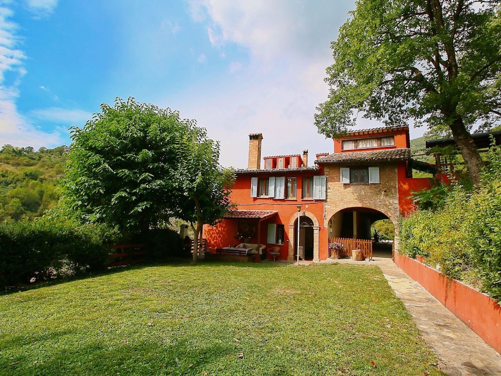 Spacious Villa With Pool in Fabriano Italy view 4