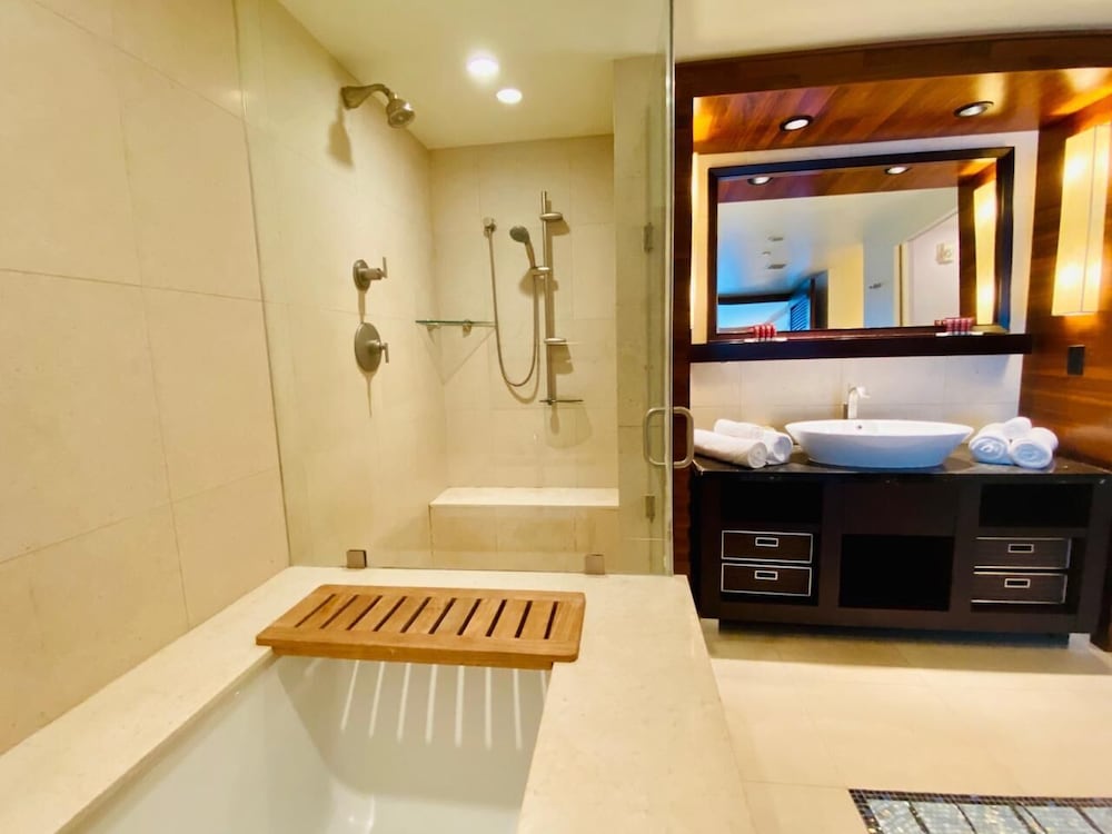 Carillon Miami Beach Private Suites