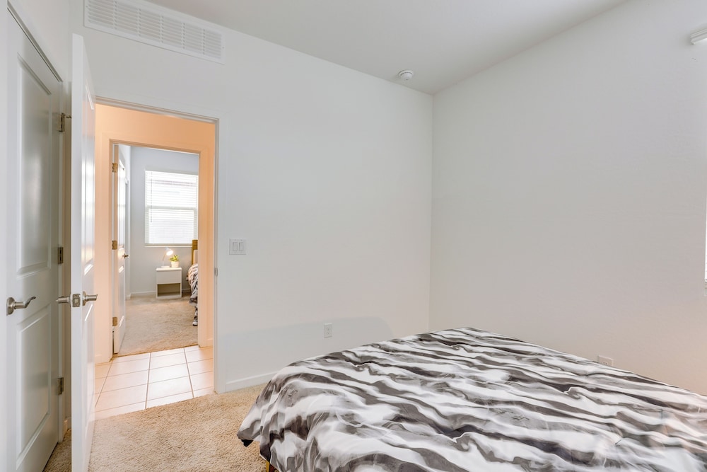 10 Mi to Dtwn Phoenix: Chic Family Home