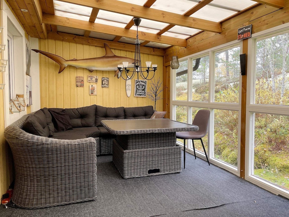 Cozy Forest Hideaway With Hot Tub