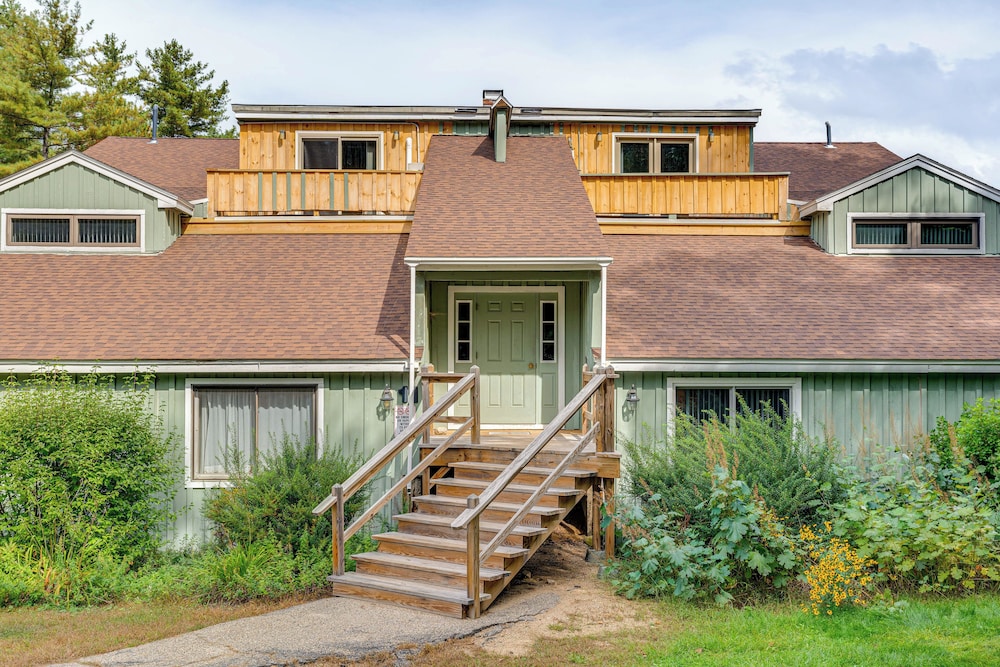 Bartlett Condo: 1 Mi to Attitash Mountain Resort!