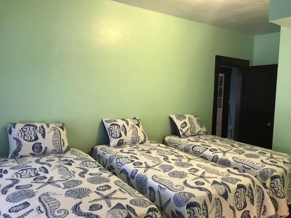 Beach Lovers Delight 3 Bedroom Cottage by RedAwning view 4