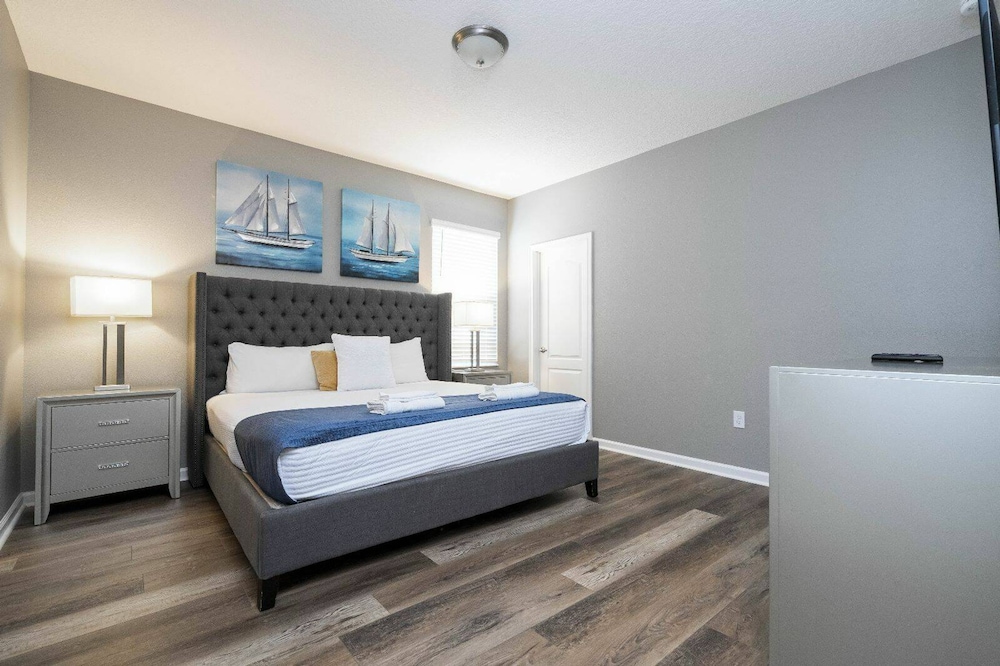 Solterra 12bd 11 5bat Sleeps24 Disney Pool Spa