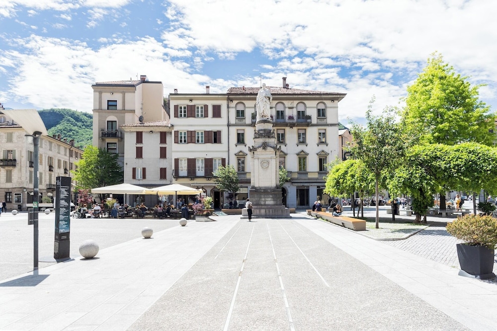 Shades Of Como With Private Terrace by Rent all Como