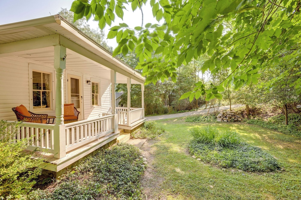 1/2 Mi to Dtwn Frankfort: 'fernhaven' Home w/ Yard