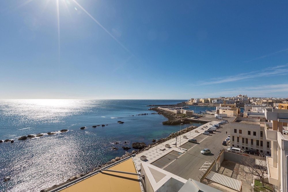 Suite Le Vele Sea View Sleeps 4 and Wifi