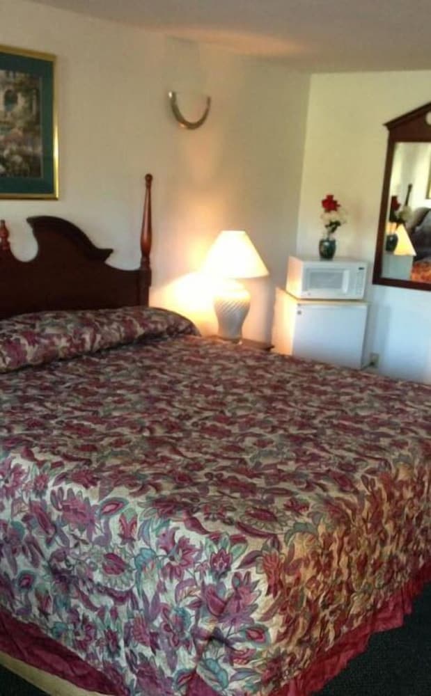 Catalina Airport Motel