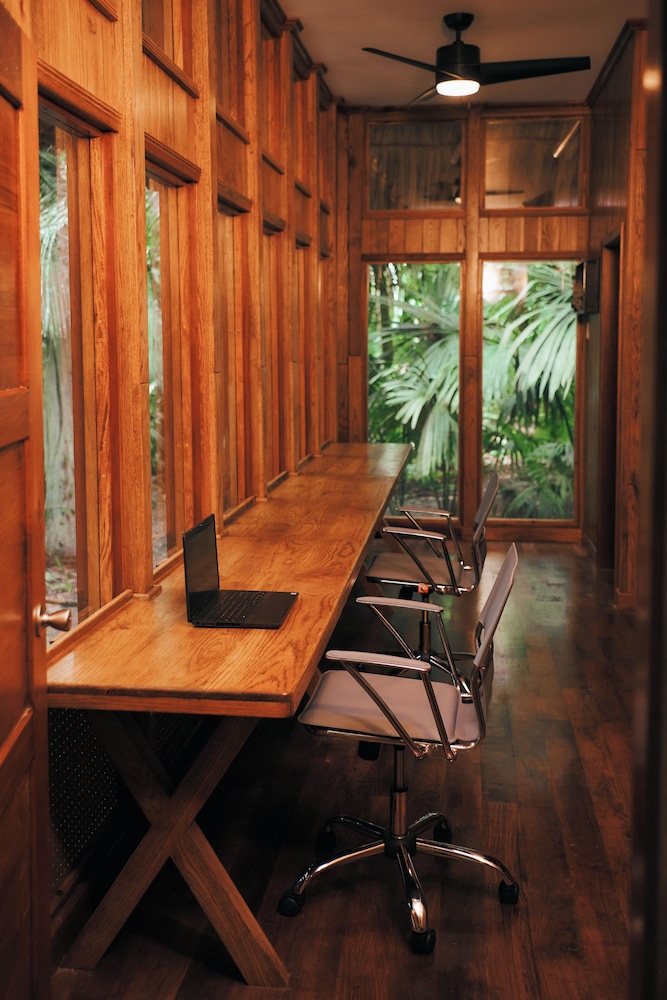 Chan Chich Lodge