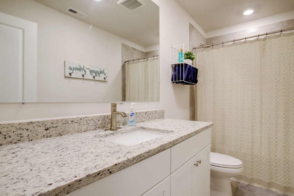 4 Mi to Ocean City Beach: Large Family Townhome