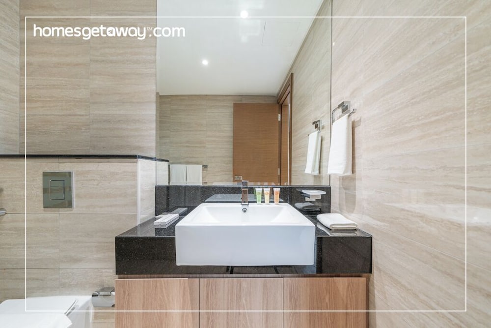 Chic 1BR at the Canal Business Bay