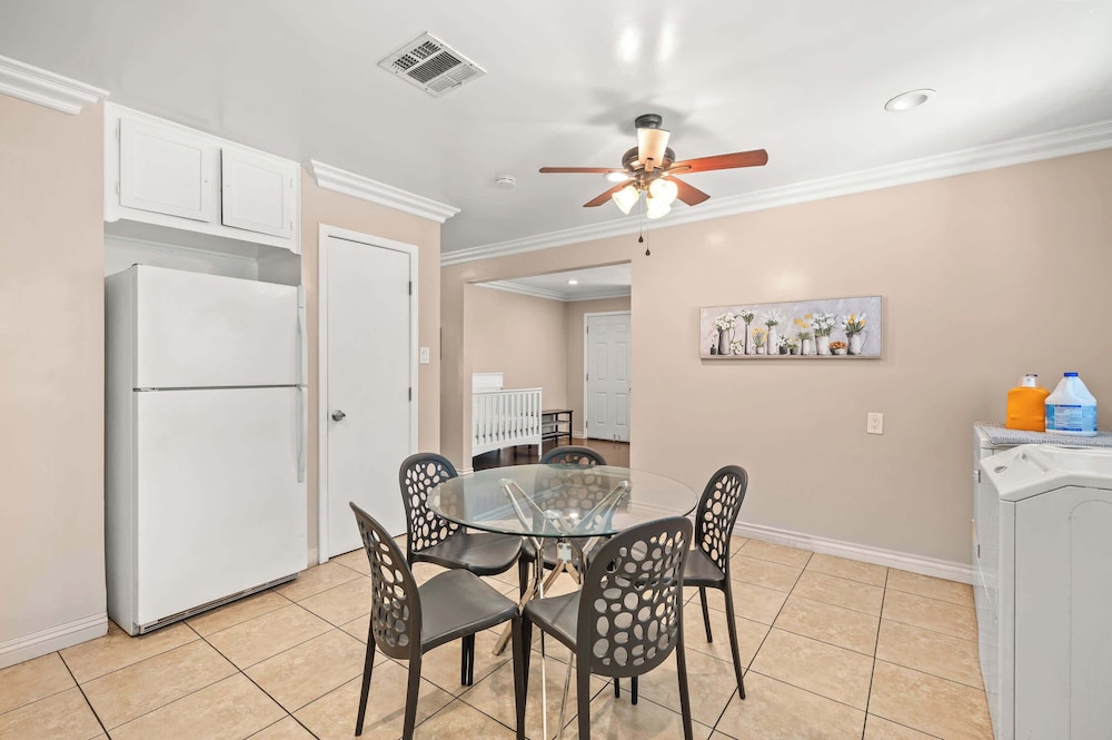 Modern Family Home w Full Amenities & Near ONT
