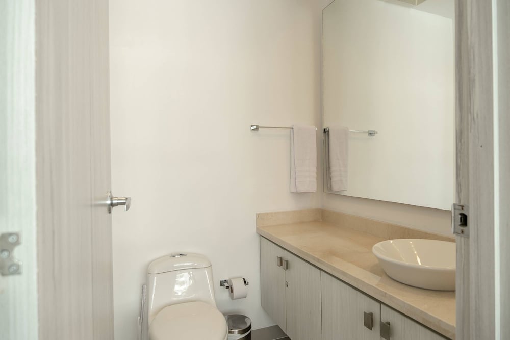 w Comfy 2BR w Ocean View and Pool in CTG