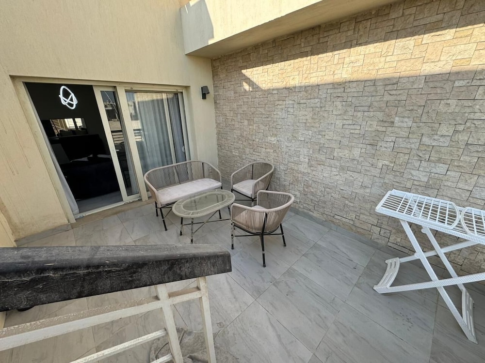 Penthouse with roof-amberville-NEWGIZA