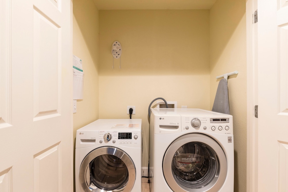 Condo Centre Court Haven 3 Bedroom Reunion