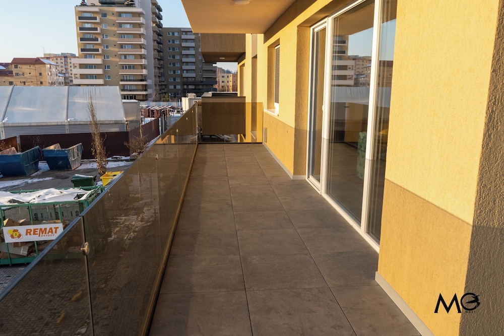 MoHost Urban Plaza