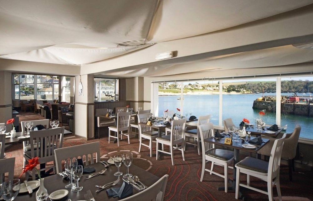 Truro Vacations - The Ship and Castle - Property Image 12