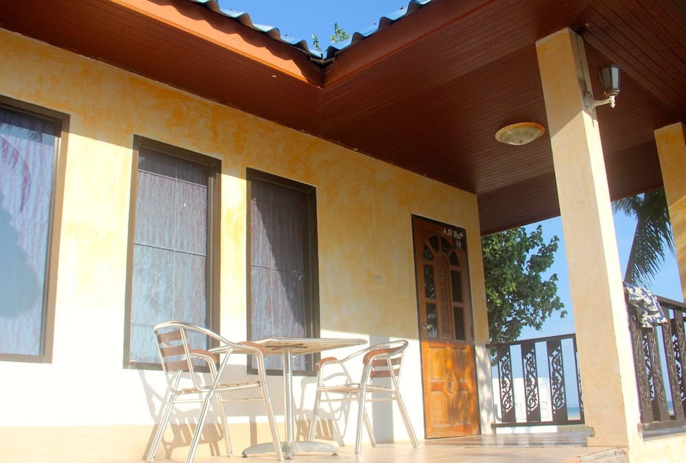 The Beach Village - Hostel