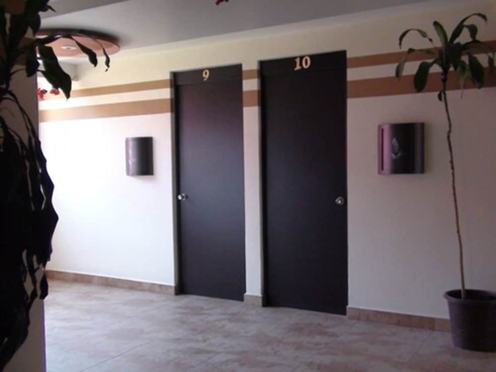 Hotel & Villas 7