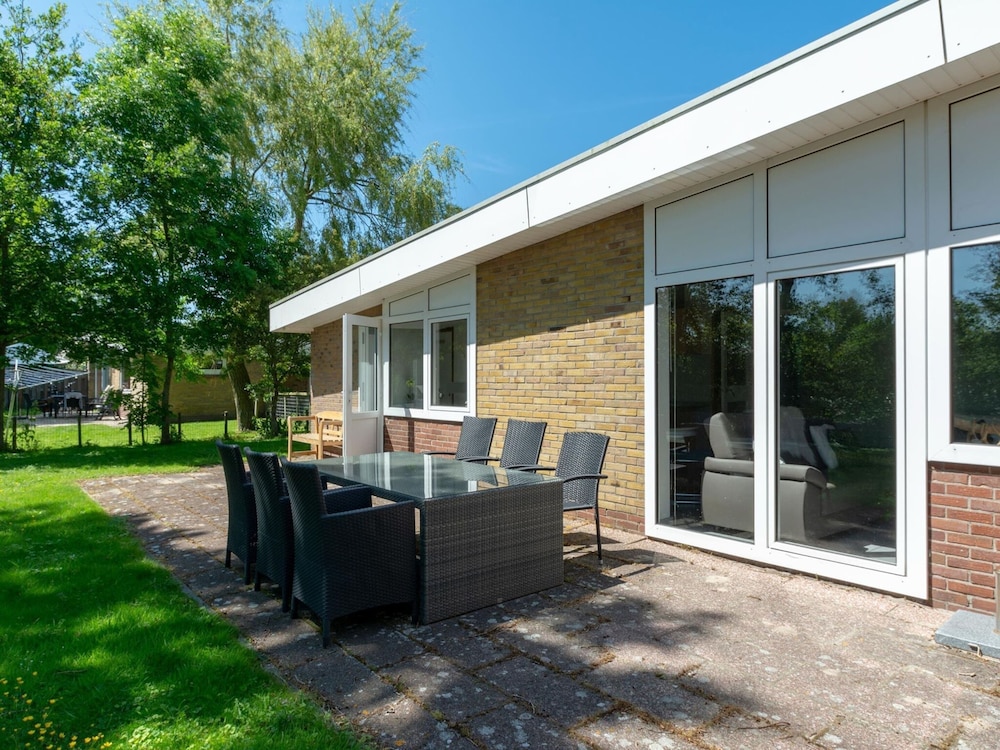 Cozy Bungalow With Patio