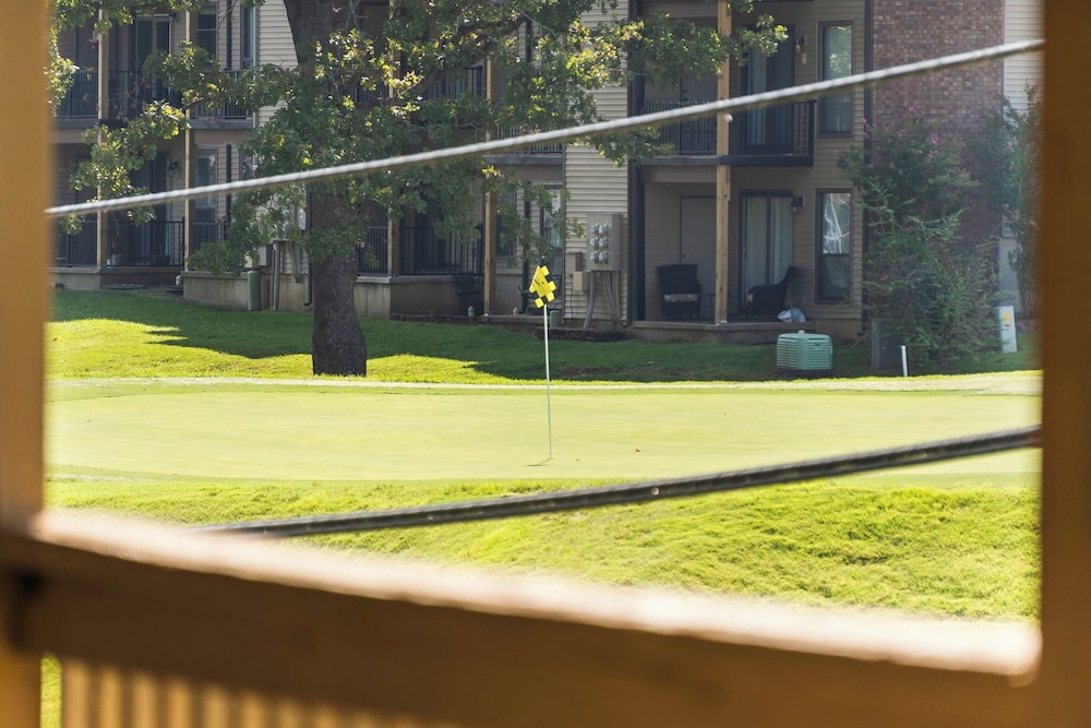 Tee Time on Turnberry Surrounded by the Shore of Lake Taneycomo
