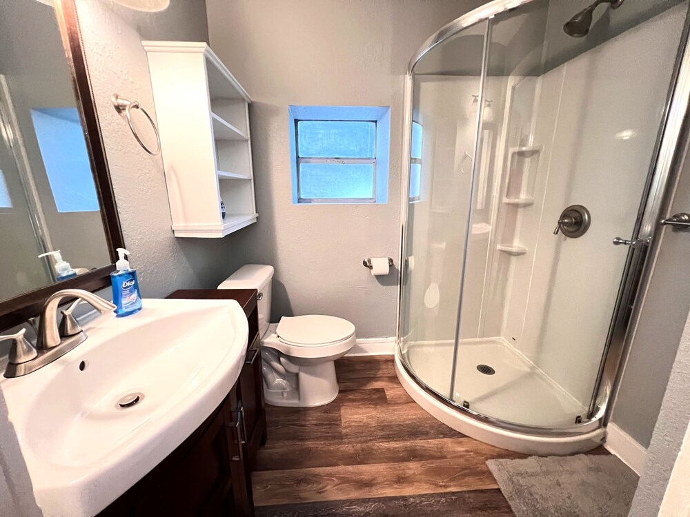 Comfortable Room Rentals Outlets & Kingsky Academy