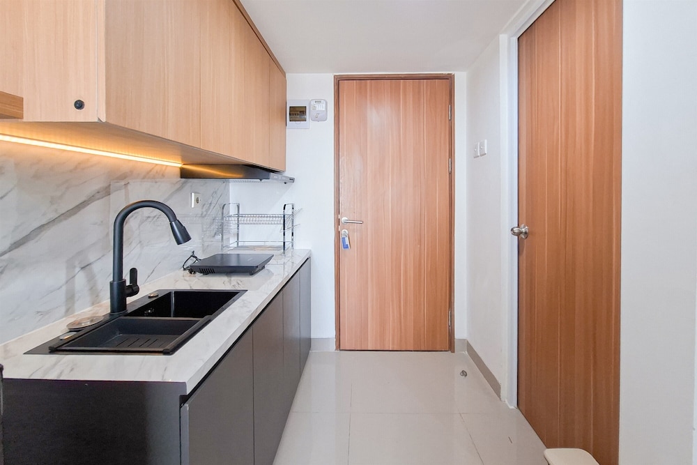 Studio Near Krl Station At Cisauk Point Apartment
