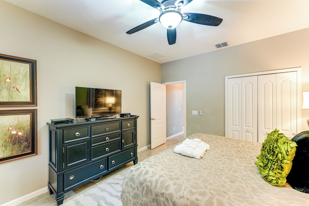 Themed Rooms, Pool & More! Custom Davenport Villa