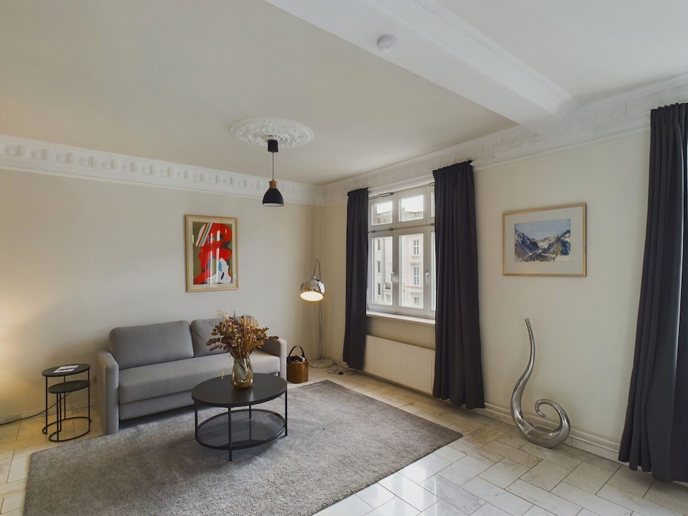 Art Apartments