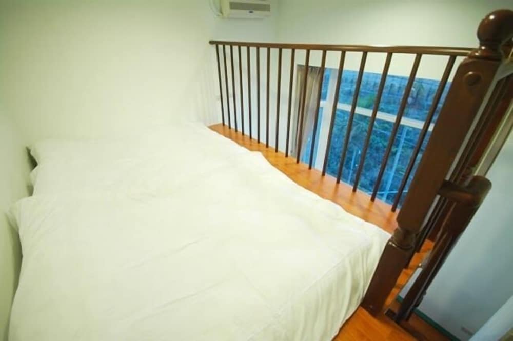 Warm House Hostel