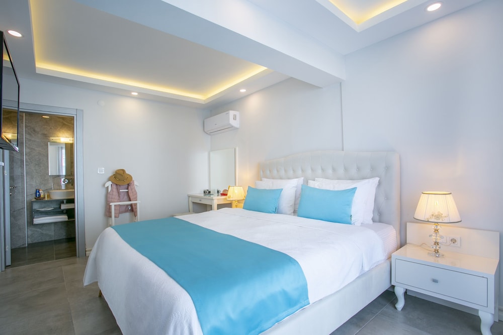 Monastery Suites Hotel - Image 12