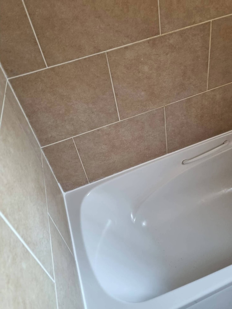 3 Bed House - Sleeps 6 - Parking - Wifi