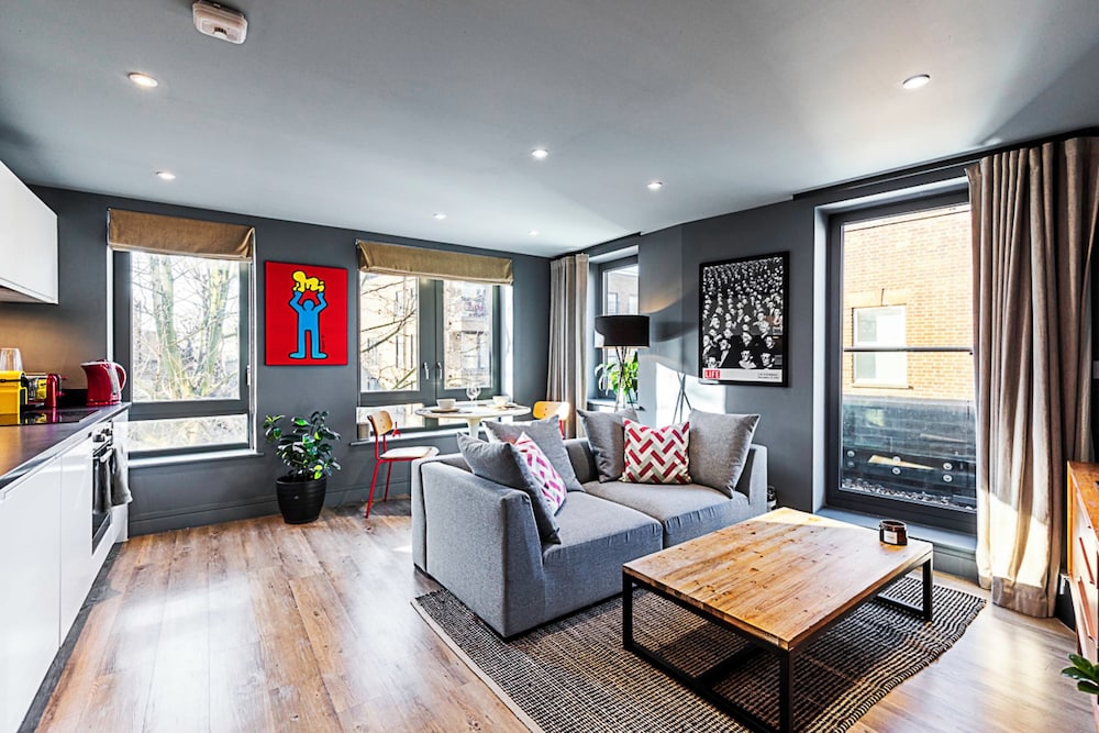 Bermondsey Bliss: Views, Comfort, and City Access!