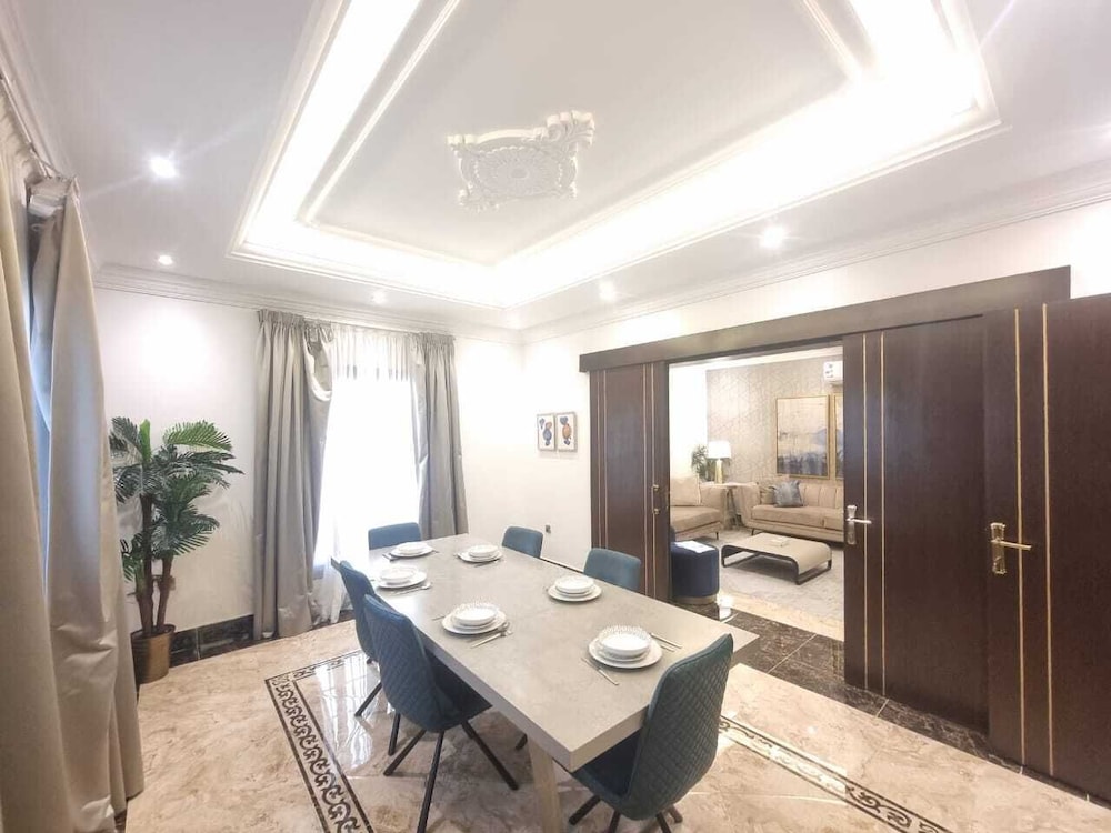 Hometel Khozama Jed