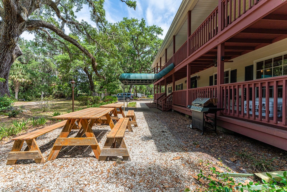 The Chassahowitzka Hotel