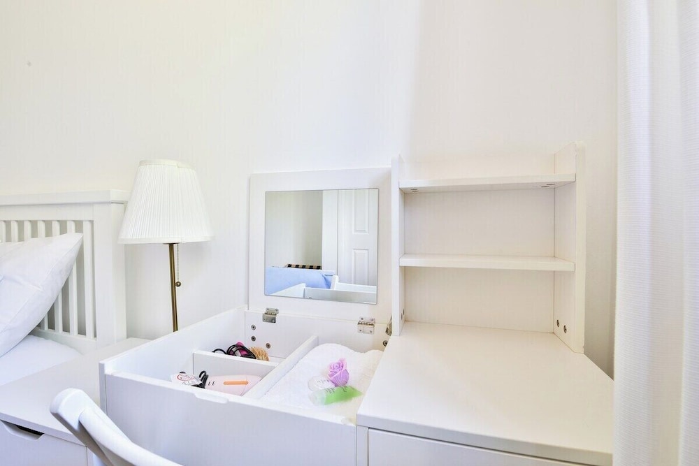 Homely 5 Bed House - 15 Mins to Cardiff City