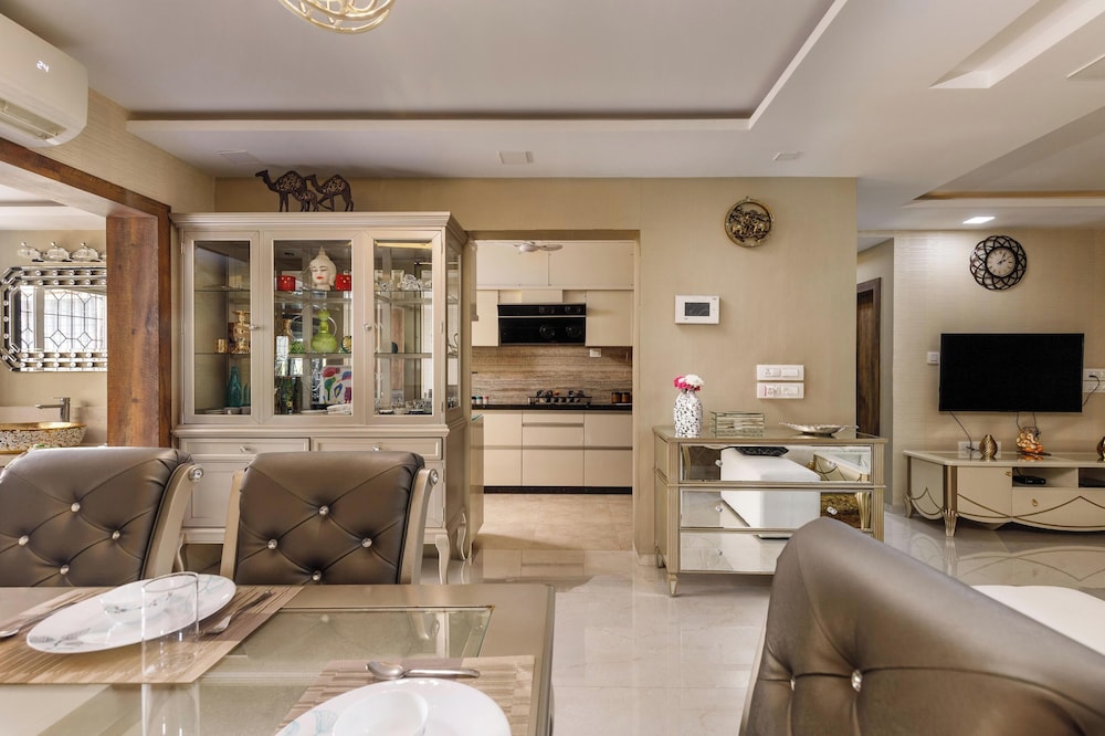 The Platinum Vista by Red Olive