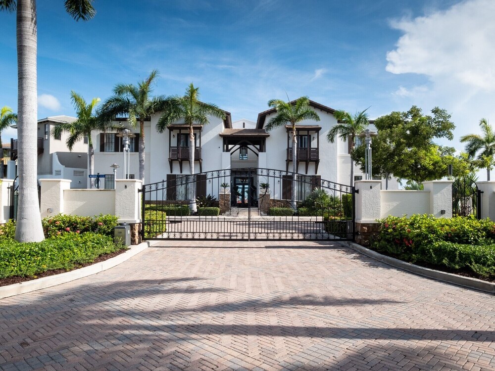 Marlin Bay Resort & Marina