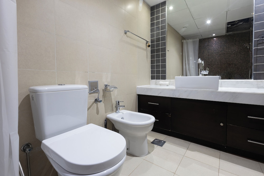 Stylish 2BR Business Bay Pool Access