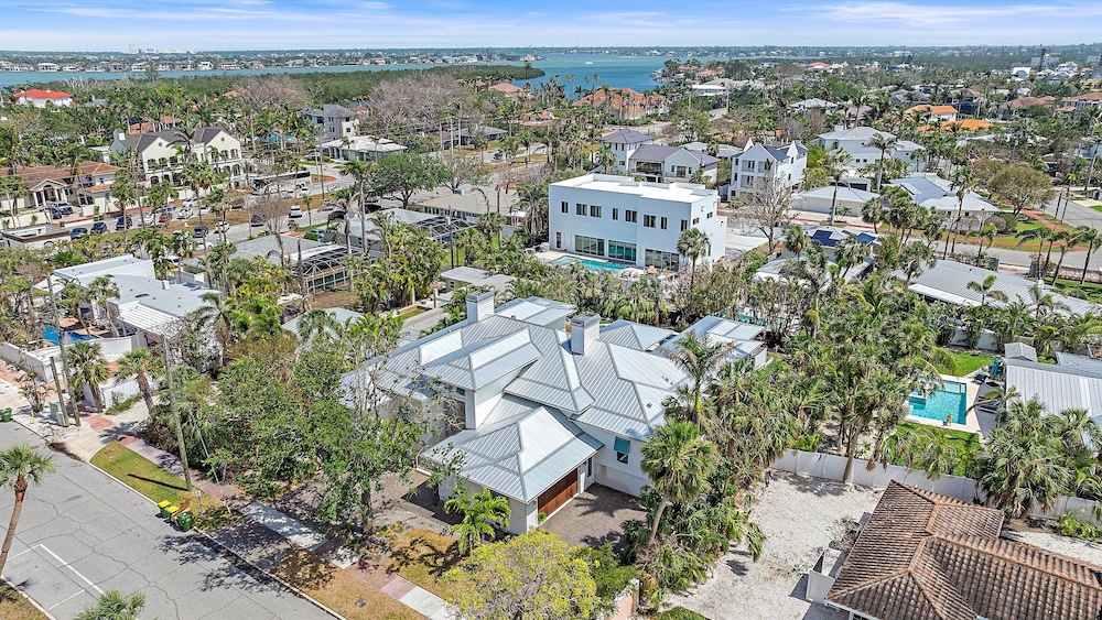 Dream Island 8 Bedroom Home