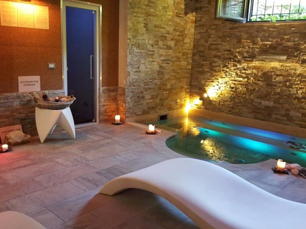 Aurelia Garden Gold Bed & Breakfast