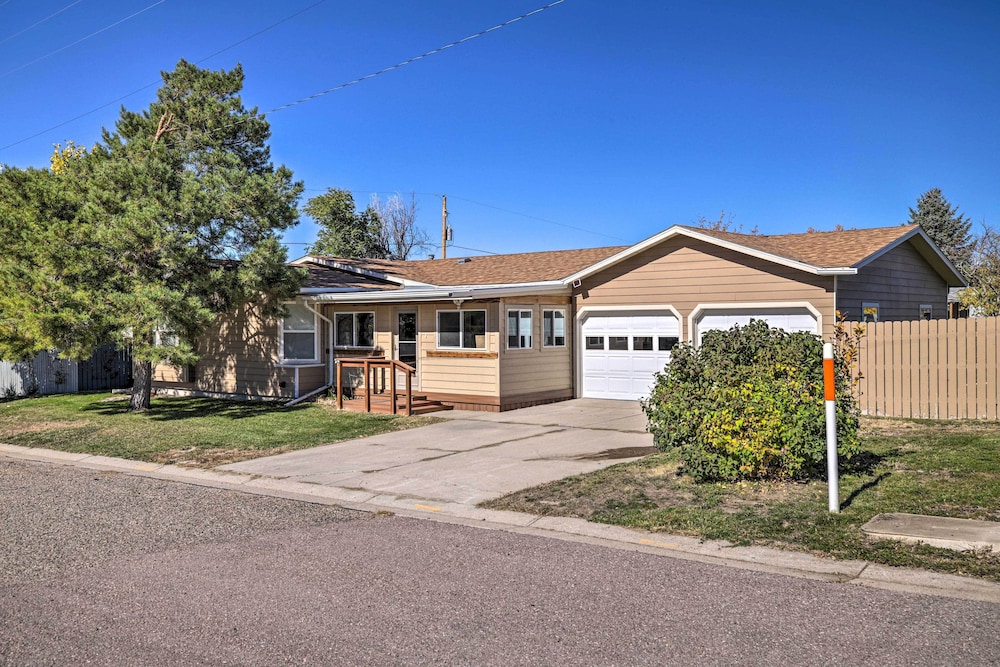 Spacious Glendo House - 1 Mi to State Park! view 4