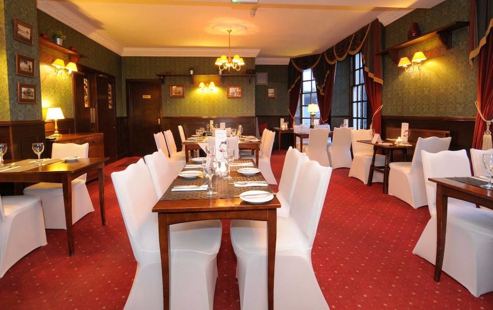 Dunfermline Vacations - Ferrybridge Hotel - Property Image 2