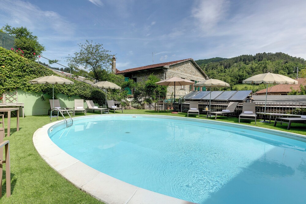 Entire Hilltop Villa With Private Pool In Palazzuolo Sul Senio