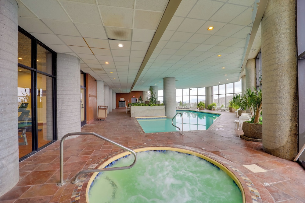 3 Mi to Sugar Mtn Resort: Condo w/ Pool & Hot Tub