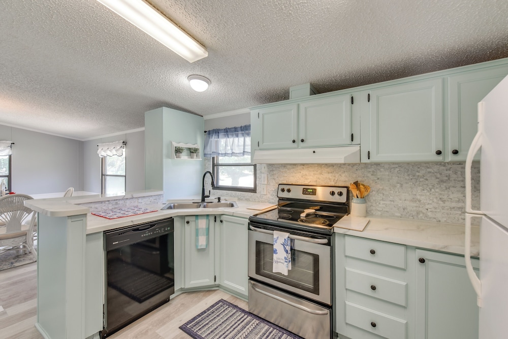 PCB Family Home w/ Sunroom, 1 Mi to Shore!