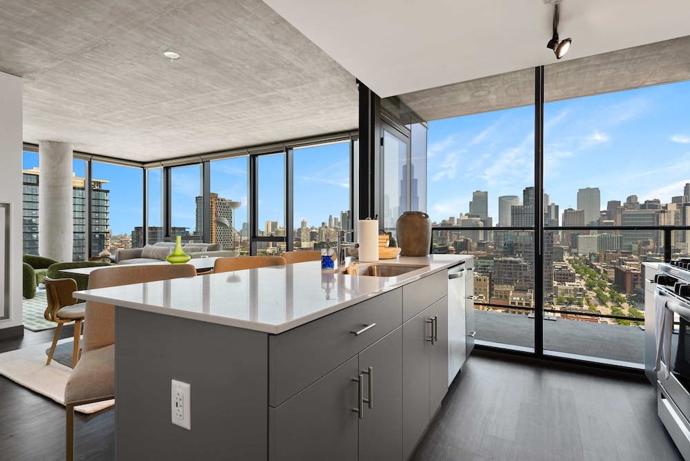 Cloud9 4apt in Building Fultonmkt The Cubist