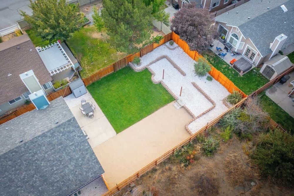 Modern Western Retreat Pet-friendly 4bed/2bath