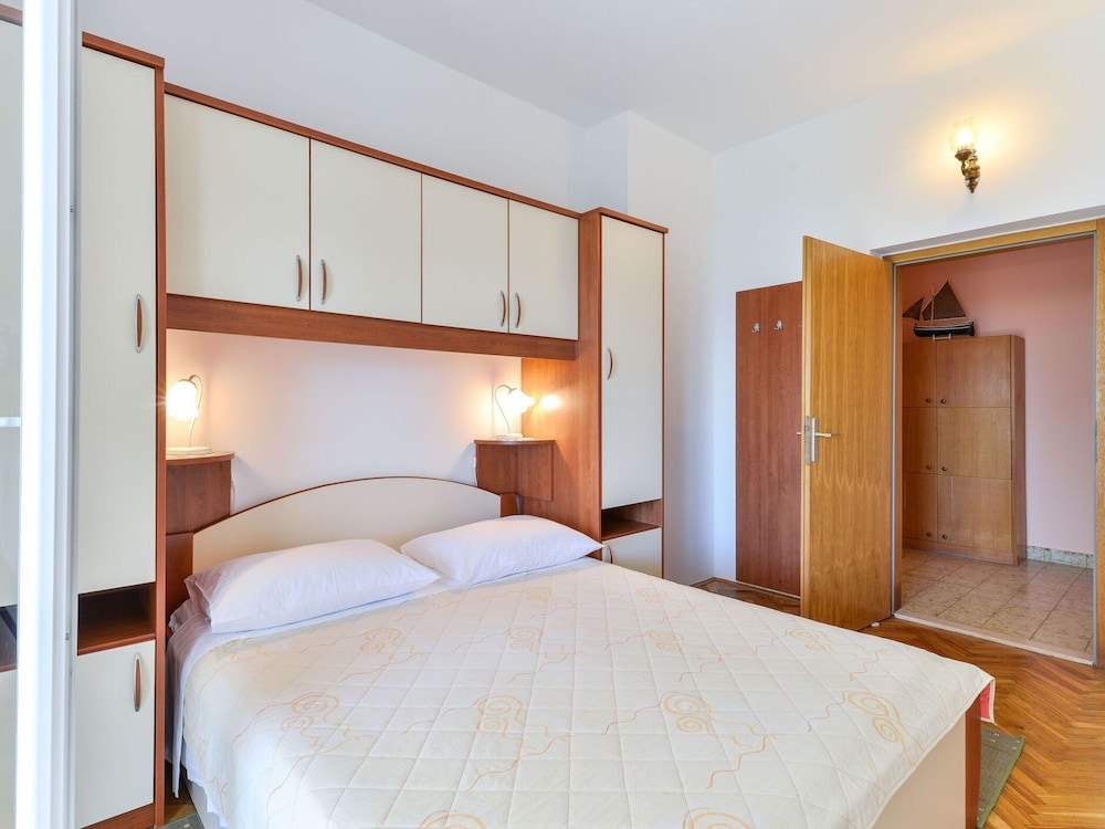 Apartment on Vir Island Near Sandy Beaches