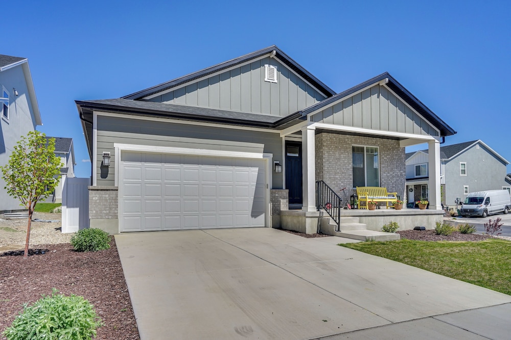 Modern Farmhouse in Herriman w/ Mountain Views! view 3