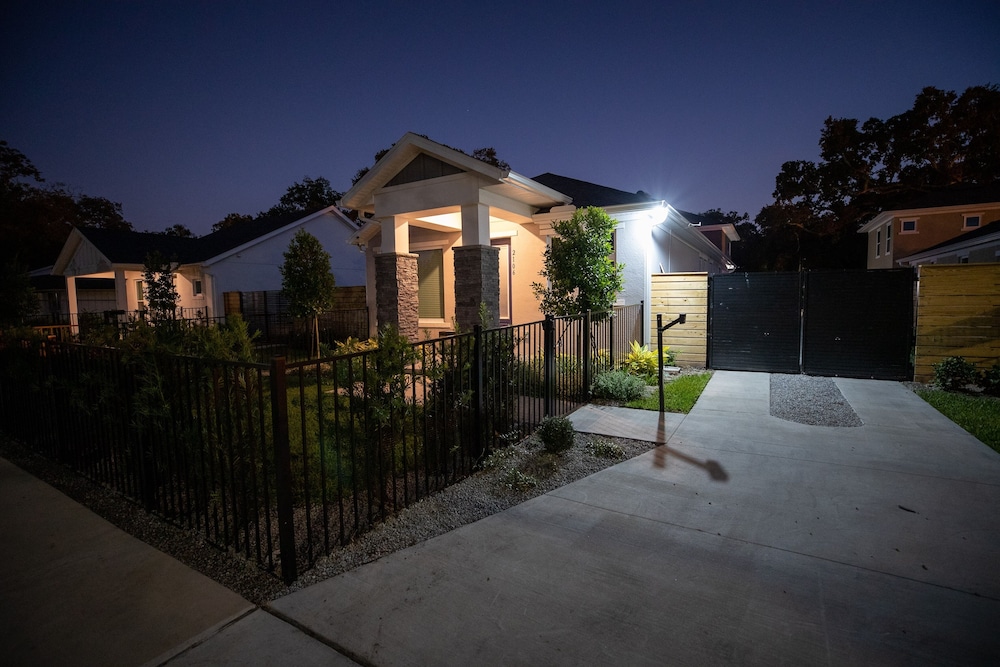 Newly Constructed Modern Pet Friendly Zen Home W/ Private Home Theater & Hot Tub! 1 Bedroom Home by RedAwning